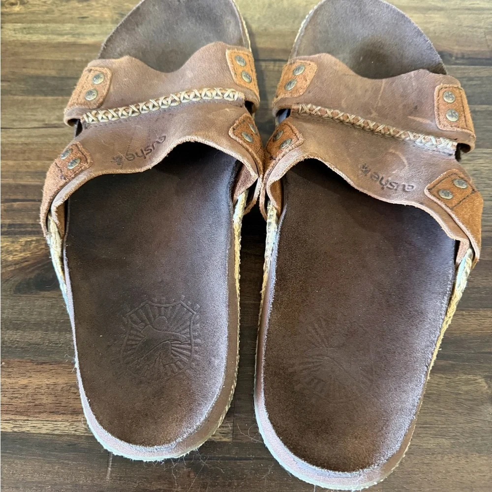 Men’s Cushe Manuka leather sandals.